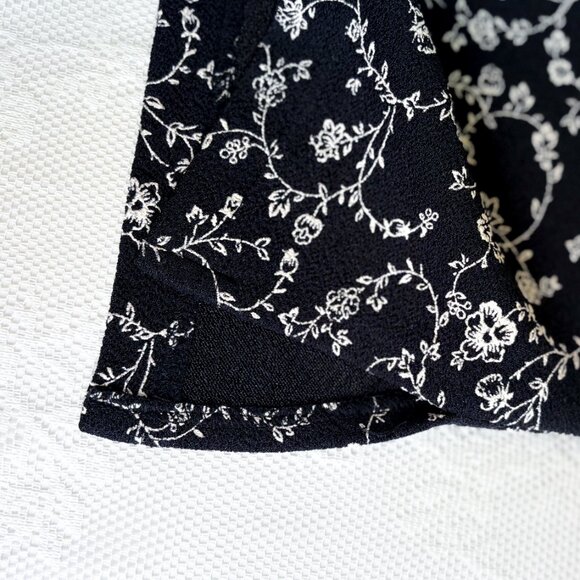 Vintage Wrapper Brand 90s Skater Mini Skirt Black & White Floral Design Stretch - Picture 4 of 9